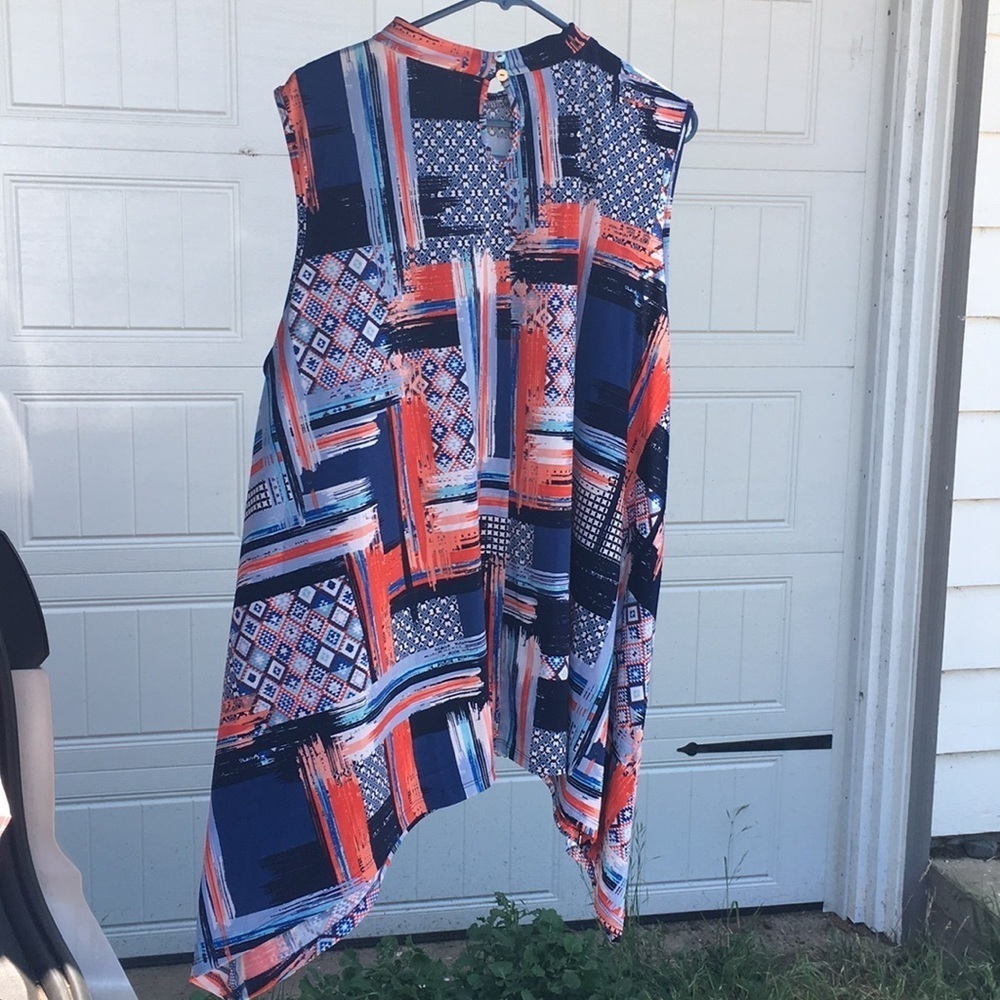 Abstract Ava James Flowy beautiful tank top in 3x - Picture 2 of 5